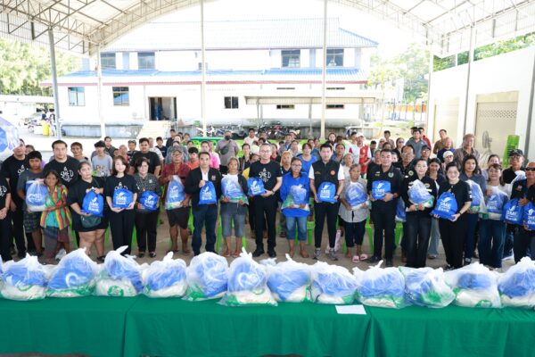 SME D Bank ห่วงใยลูกค้าประสบภัยน้ำท่วม ลงพื้นที่เยี่ยมให้กำลังใจ  พร้อมมอบ “ถุงน้ำใจ” บรรเทาความเดือดร้อนแก่ประชาชนในพื้นที่