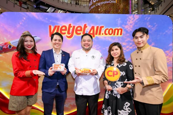เช็กอินความอร่อยเหินฟ้า! “เวียตเจ็ทไทยแลนด์ x ซีพีเอฟ” ดึง “เชฟนิค วังหิ่งห้อย”  รังสรรค์เมนูฟิวชัน “สปาเก็ตตี้แกงเผ็ดเป็ดย่าง” พร้อมเสิร์ฟบน Sky Café ทุกเที่ยวบินแล้ววันนี้