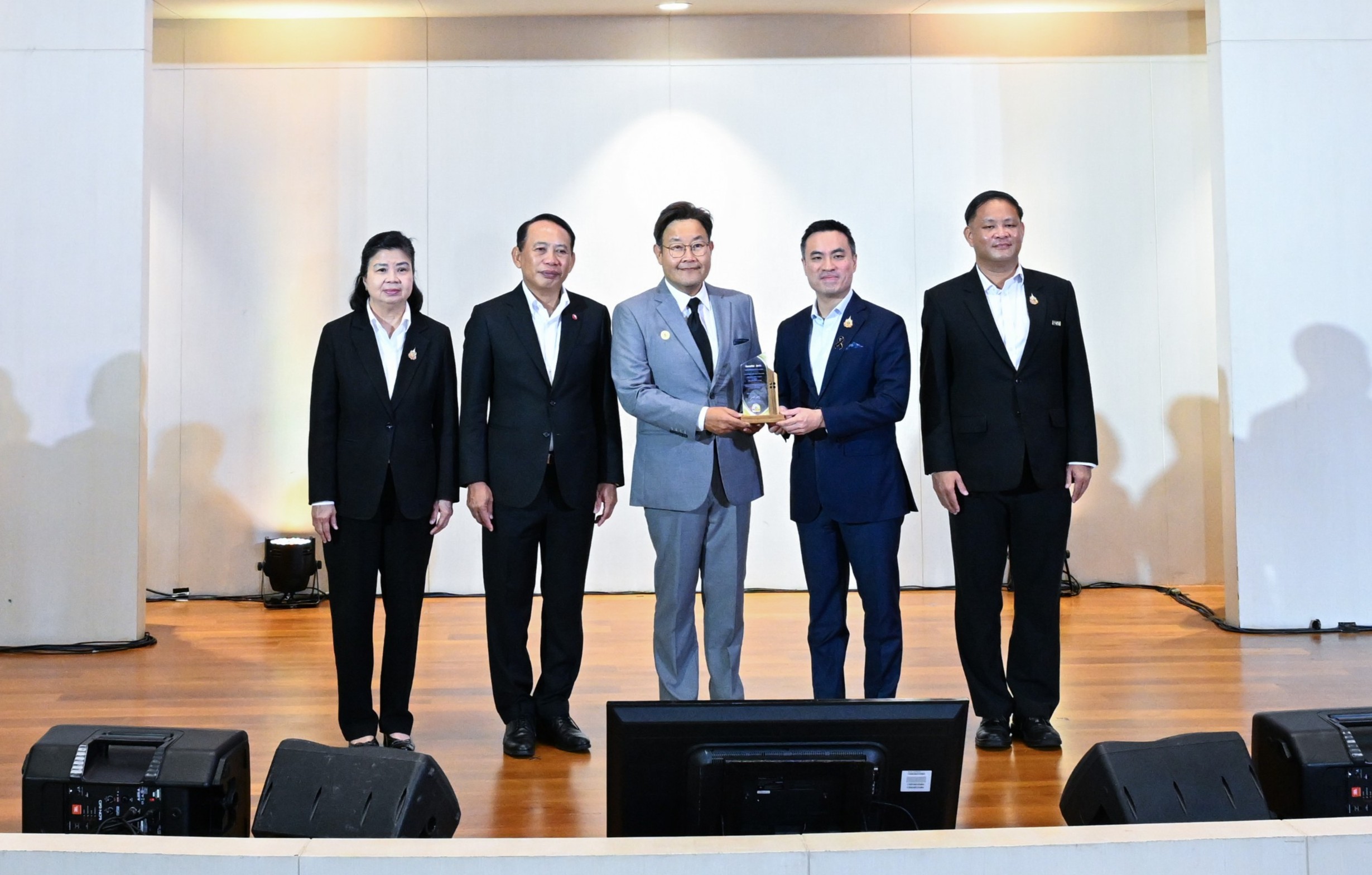 ศุภาลัย คราม เขาเต่า แท็กทีม ศุภาลัย พรีมา วิลล่า และ ปาล์มสปริงส์ รังสิต คลอง 3   คว้าฉลากประหยัดพลังงานเบอร์ 5 จาก กฟผ. ชูการออกแบบใส่ใจพลังงาน พร้อมส่งต่อความคุ้มค่าสู่ลูกบ้าน
