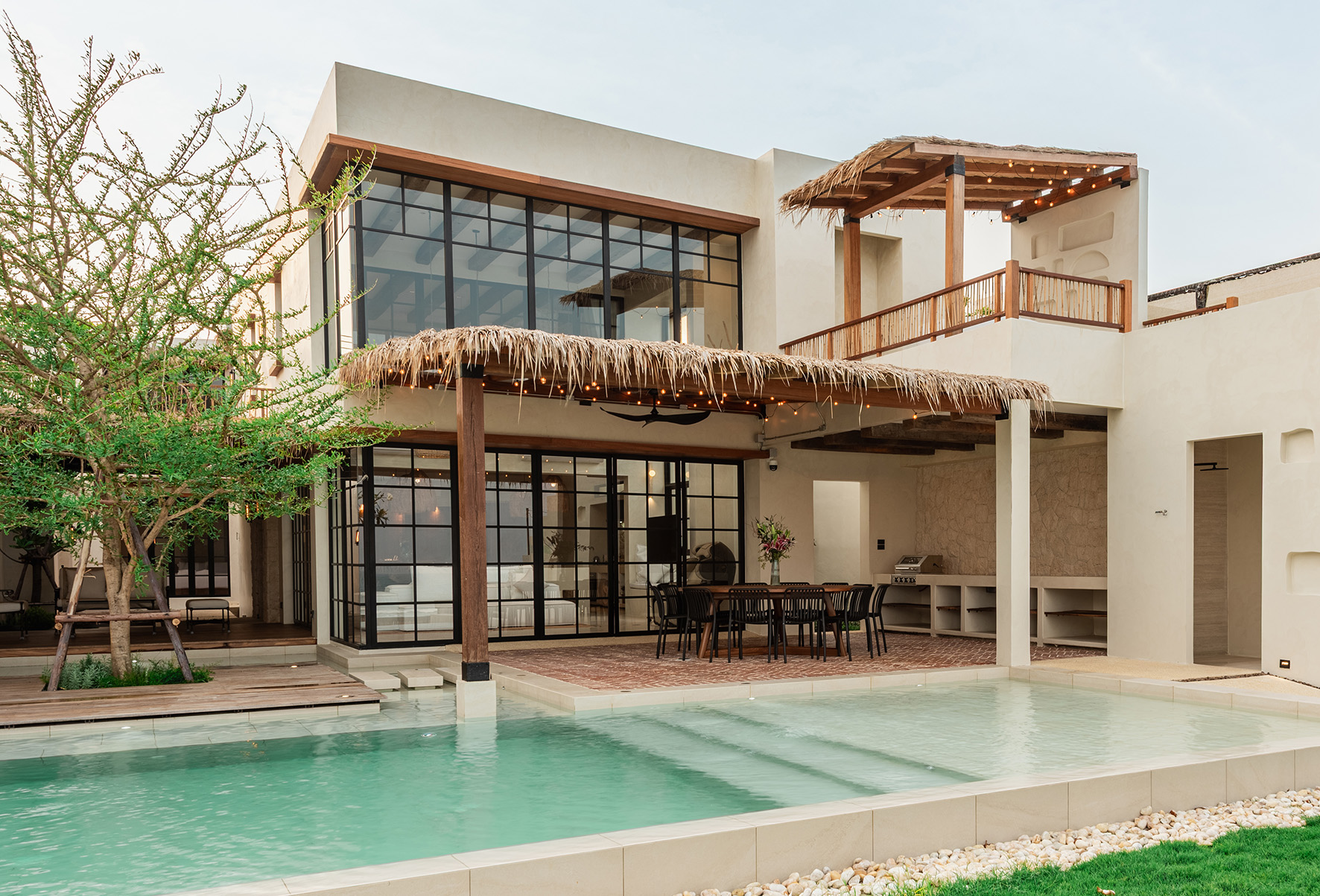 พักเรื่องผี แล้วหนีไปเที่ยวทะเล! ยอดค้นหาที่พัก Airbnb ช่วงฮาโลวีนพุ่ง 25% จากปีก่อน  จากหัวหินถึงภูเก็ต นักเดินทางไทยหนีความหลอนรับลมทะเลในช่วงฮาโลวีน ยอดค้นหาที่พักกลุ่ม Gen Z พุ่งเกือบ 40% เมื่อเทียบกับปีก่อน